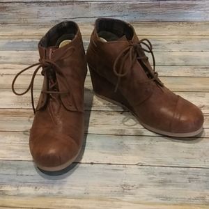 Maurices Cheri Lace-up Wedge  NWOT